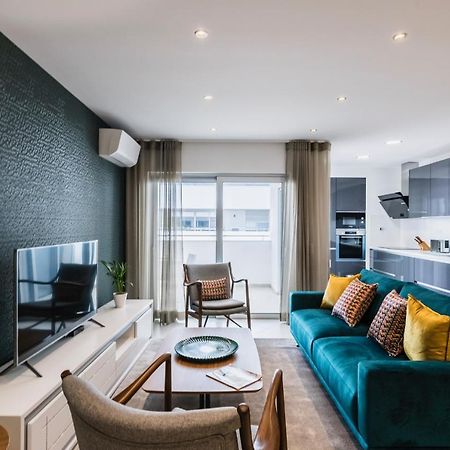 Coolhouses Lagos, 2 Bed Stylish City Flat, Rooftop Shared Pool, Clayheart Kültér fotó