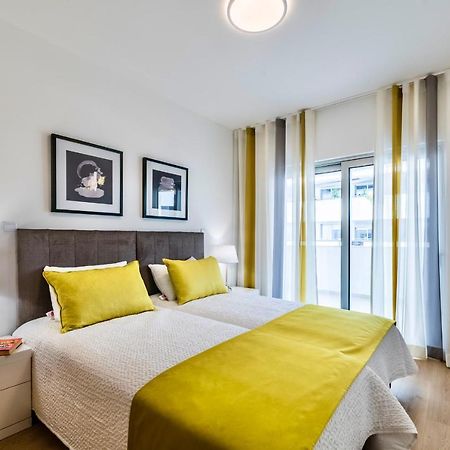 Coolhouses Lagos, 2 Bed Stylish City Flat, Rooftop Shared Pool, Clayheart Kültér fotó