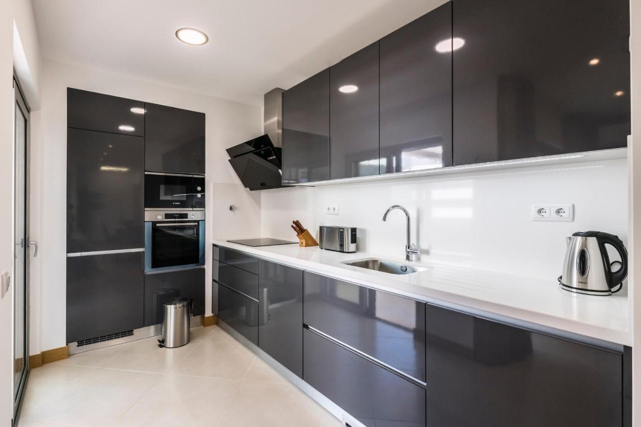 Coolhouses Lagos, 2 Bed Stylish City Flat, Rooftop Shared Pool, Clayheart Kültér fotó