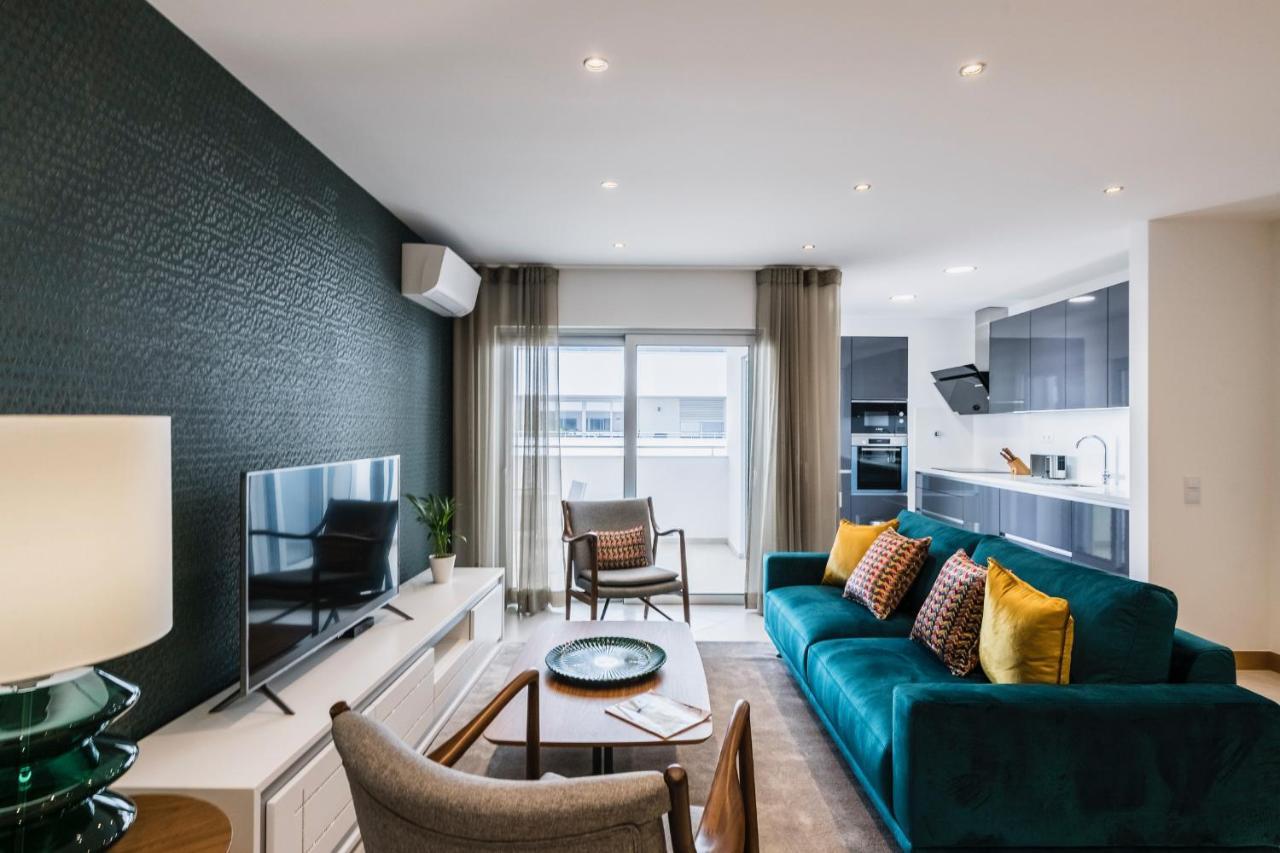 Coolhouses Lagos, 2 Bed Stylish City Flat, Rooftop Shared Pool, Clayheart Kültér fotó