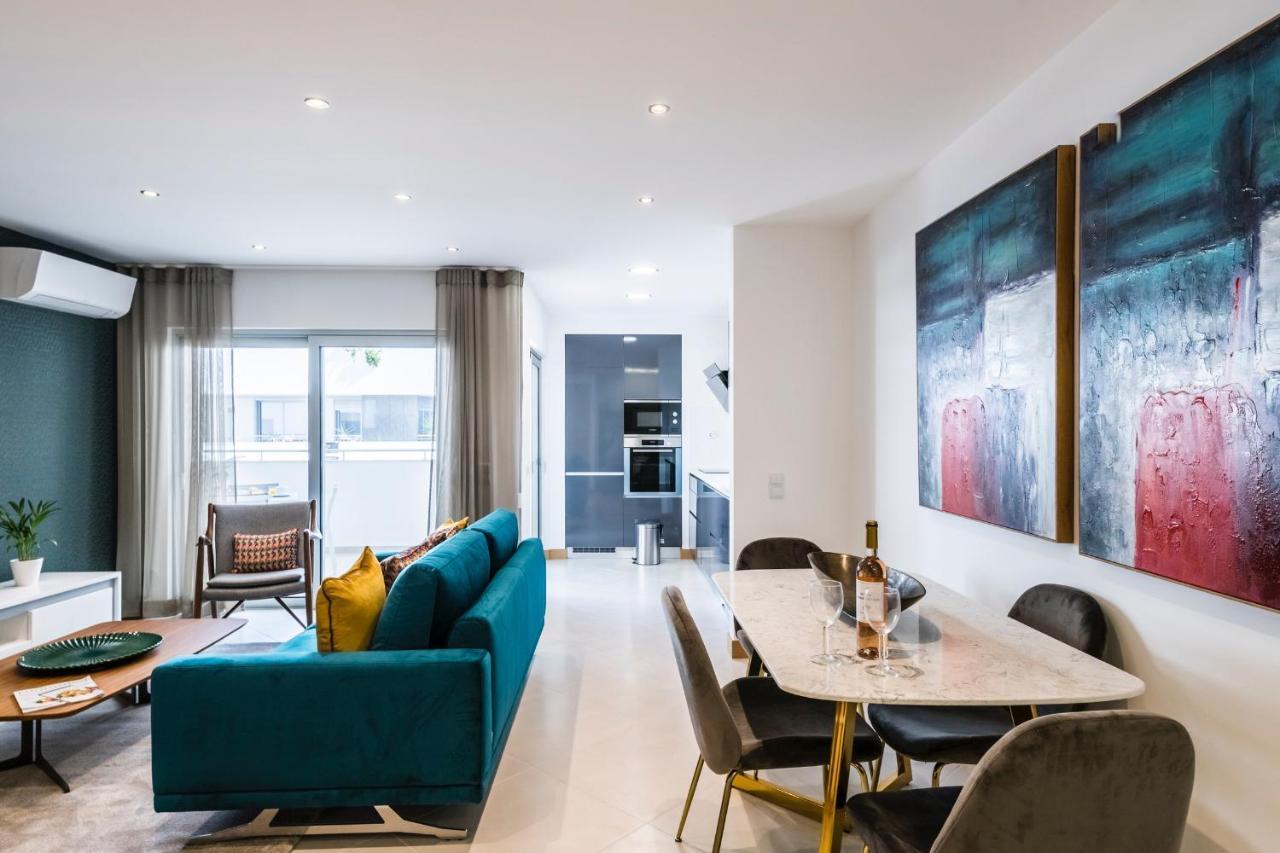 Coolhouses Lagos, 2 Bed Stylish City Flat, Rooftop Shared Pool, Clayheart Kültér fotó