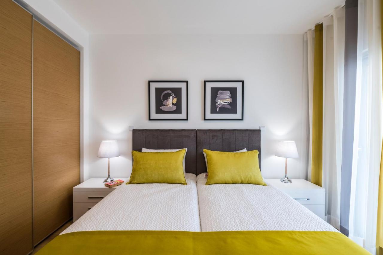Coolhouses Lagos, 2 Bed Stylish City Flat, Rooftop Shared Pool, Clayheart Kültér fotó