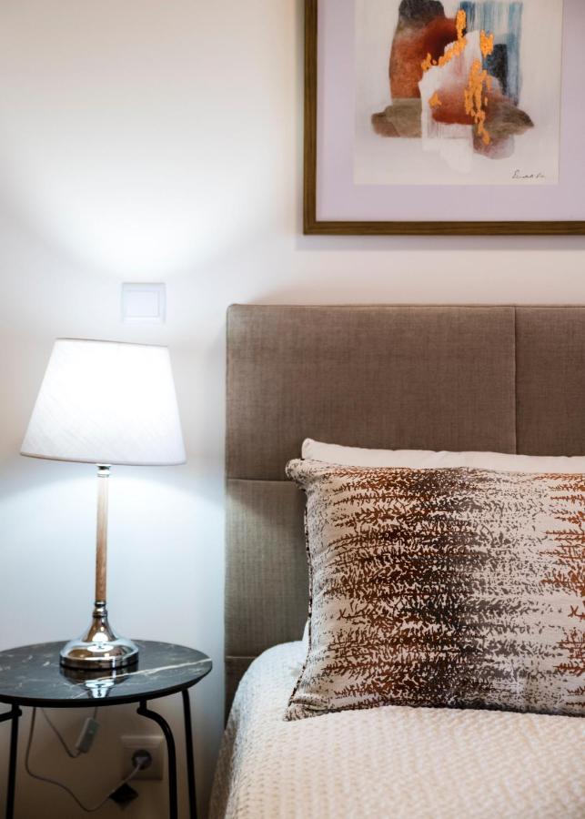 Coolhouses Lagos, 2 Bed Stylish City Flat, Rooftop Shared Pool, Clayheart Kültér fotó