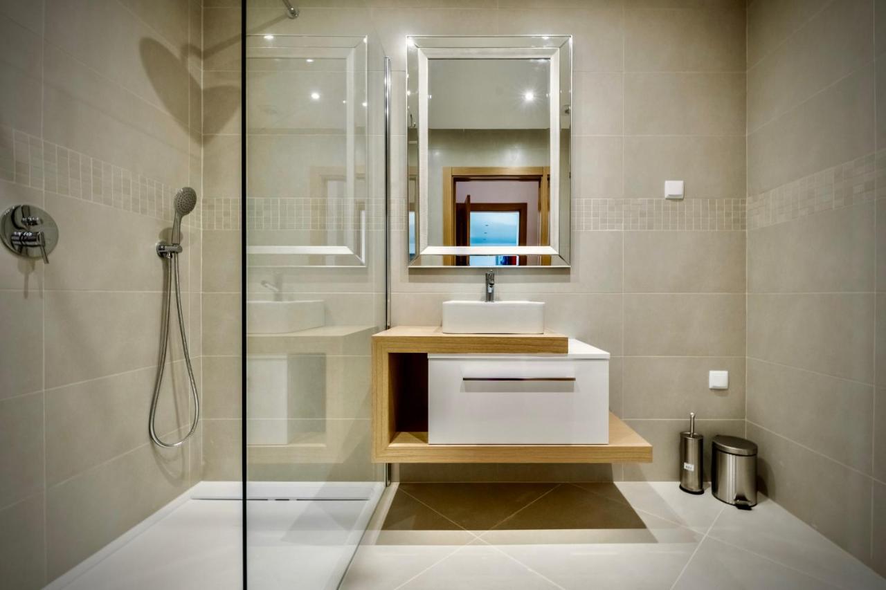 Coolhouses Lagos, 2 Bed Stylish City Flat, Rooftop Shared Pool, Clayheart Kültér fotó