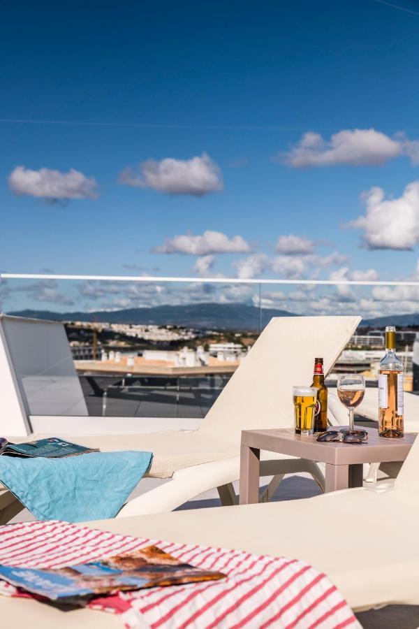 Coolhouses Lagos, 2 Bed Stylish City Flat, Rooftop Shared Pool, Clayheart Kültér fotó