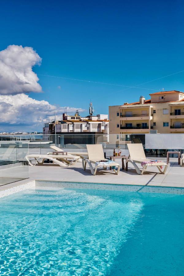 Coolhouses Lagos, 2 Bed Stylish City Flat, Rooftop Shared Pool, Clayheart Kültér fotó