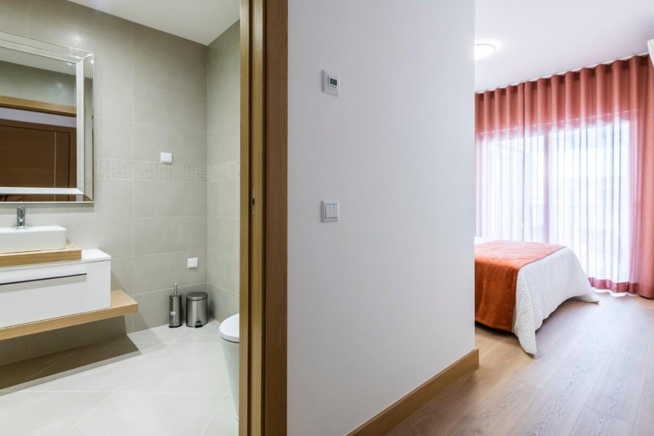 Coolhouses Lagos, 2 Bed Stylish City Flat, Rooftop Shared Pool, Clayheart Kültér fotó