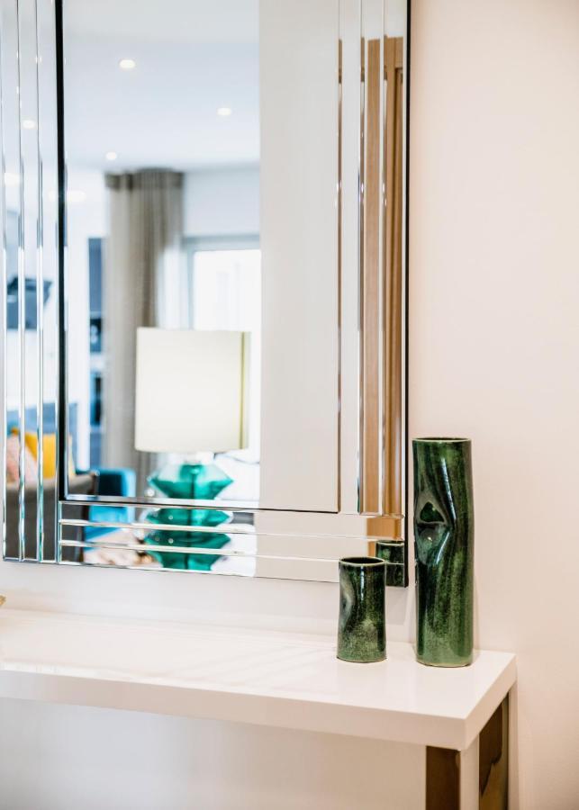 Coolhouses Lagos, 2 Bed Stylish City Flat, Rooftop Shared Pool, Clayheart Kültér fotó